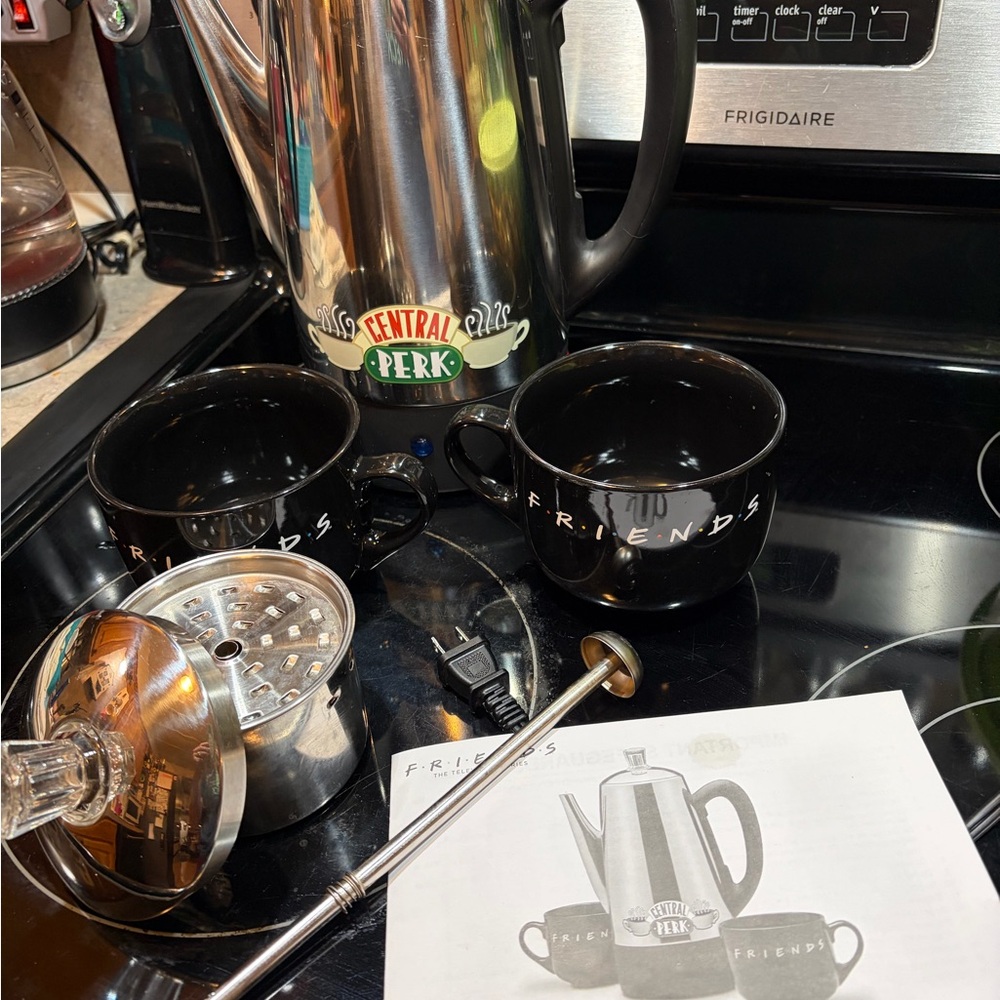 Warner Bros. Central Perk Coffee Set - Black and Silver - Picture 6 of 9